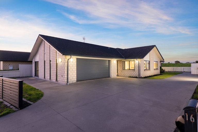 Photo of property in 16 Kapuka Street, Papamoa Beach, Papamoa, 3118