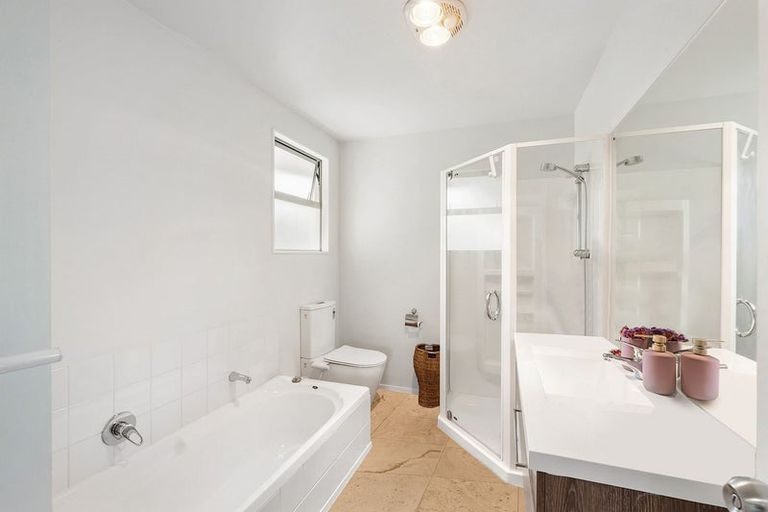 Photo of property in 17 Meteor Place, Schnapper Rock, Auckland, 0632