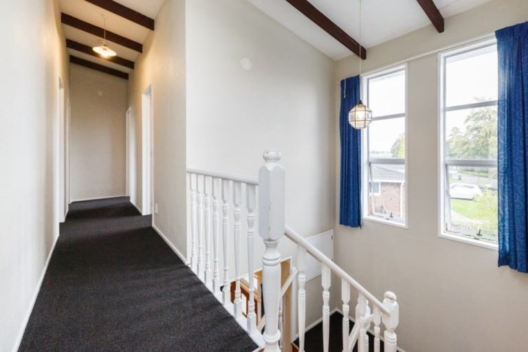 Photo of property in 14 Raglan Avenue, Cloverlea, Palmerston North, 4412