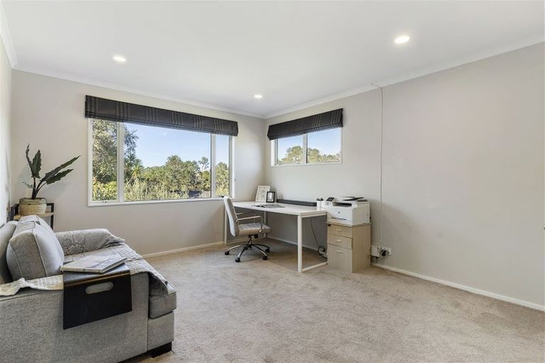 Photo of property in 3 Rosella Place, Murrays Bay, Auckland, 0630