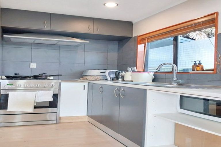 Photo of property in 2/9 Applewood Drive, Henderson, Auckland, 0612