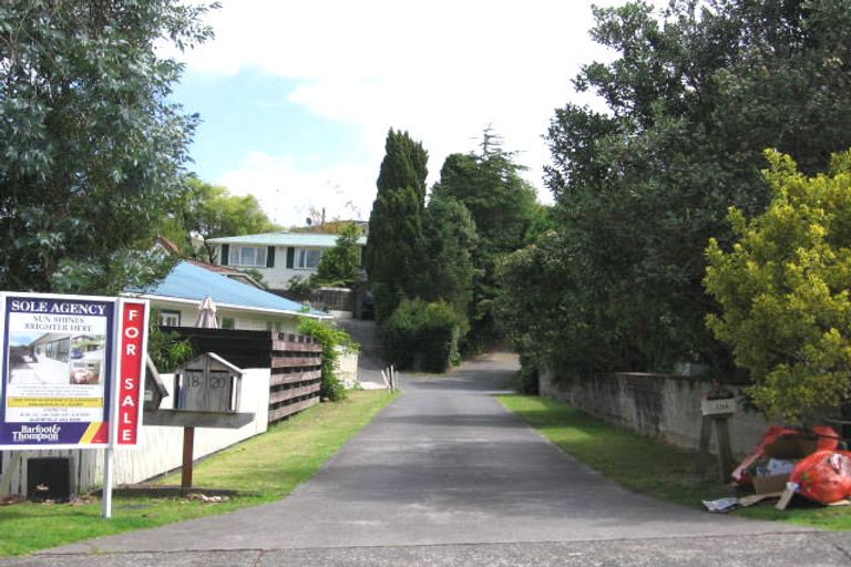 Photo of property in 1/18 Woodstock Road, Forrest Hill, Auckland, 0620