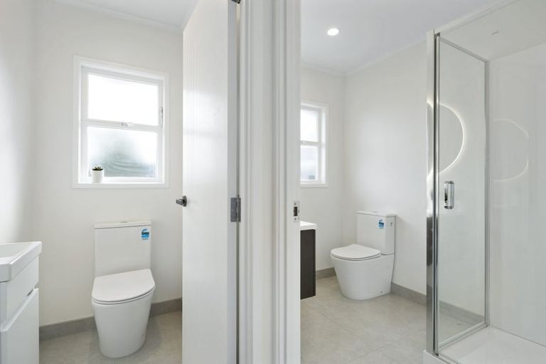 Photo of property in 112b Roberts Road, Te Atatu South, Auckland, 0610
