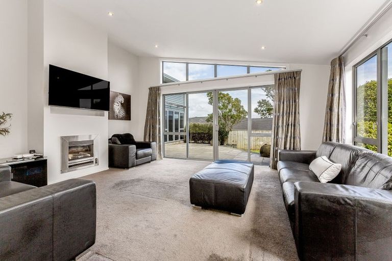 Photo of property in 2 Nelson Avenue, Aotea, Porirua, 5024