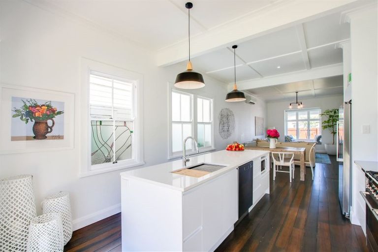 Photo of property in 48 Latham Street, Napier South, Napier, 4110