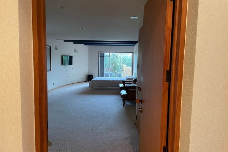 Photo of property in 1/3 Portal Place, Murrays Bay, Auckland, 0630