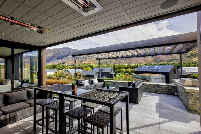 Photo of property in 2 Ploughmans Lane, Arrowtown, 9371