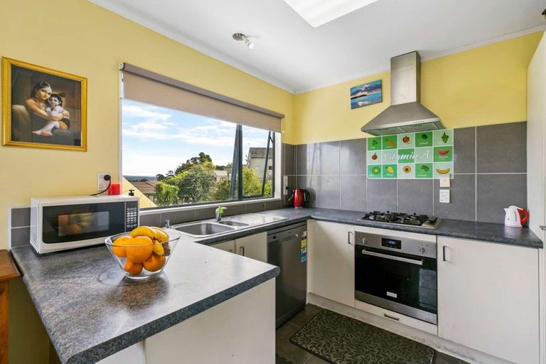 Photo of property in 3/20 Glen Vista Place, Bayview, Auckland, 0629