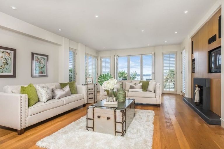 Photo of property in 20 Courtneys, West Harbour, Auckland, 0618