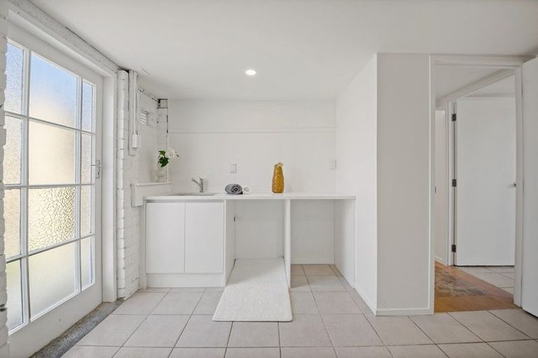 Photo of property in 70 Sturges Road, Henderson, Auckland, 0612
