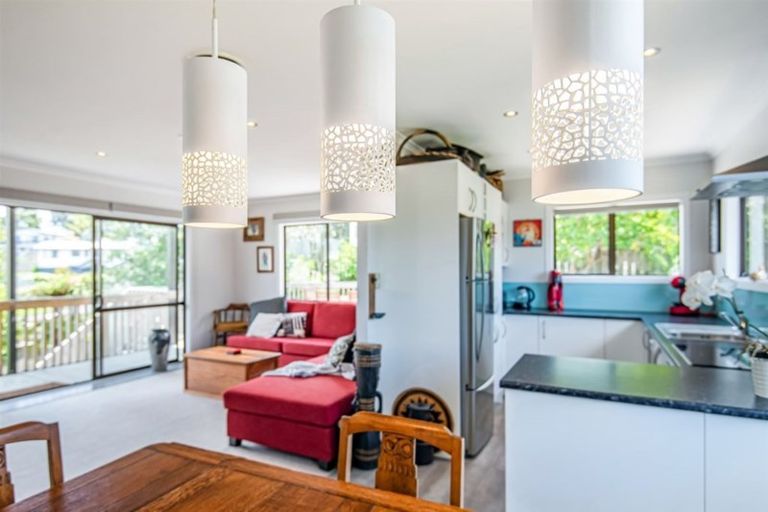 Photo of property in 4 Mona Vale, West Harbour, Auckland, 0618