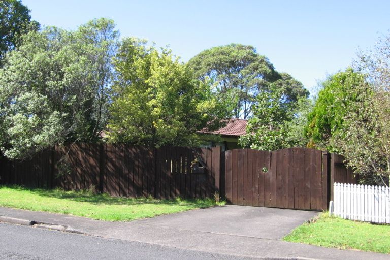 Photo of property in 11 Peterhouse Place, West Harbour, Auckland, 0618