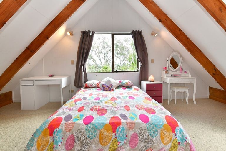 Photo of property in 26a Brian Crescent, Stanmore Bay, Whangaparaoa, 0932