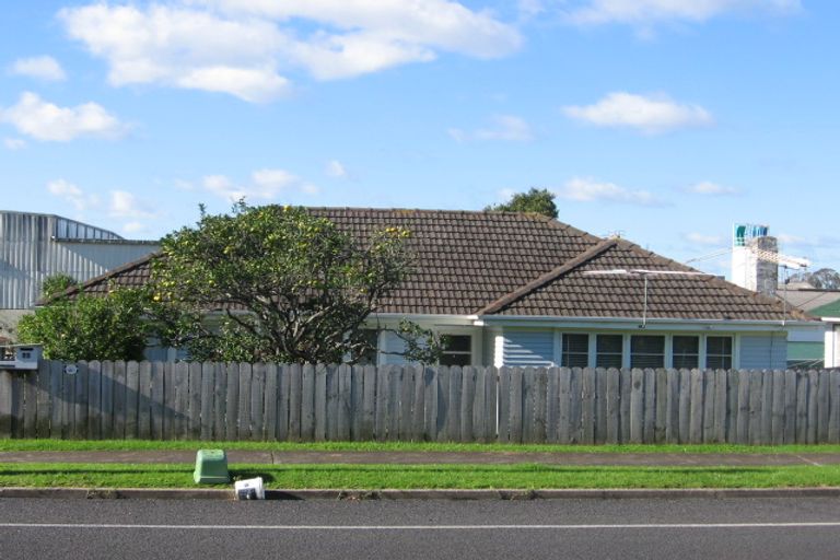 Photo of property in 16 Plunket Avenue, Papatoetoe, Auckland, 2104