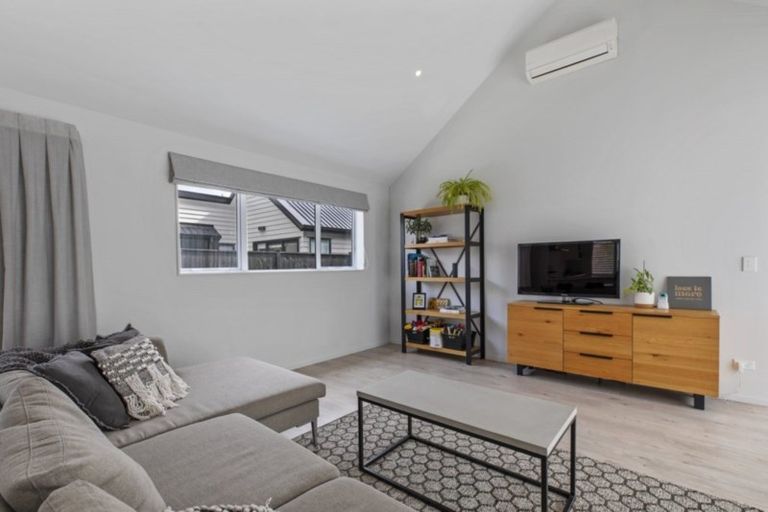 Photo of property in 9 Parachute Crescent, Papakura, 2110