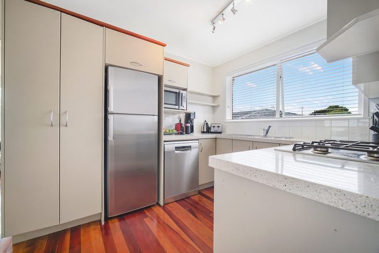 Photo of property in 1/28 Fairdale Place, Birkdale, Auckland, 0626
