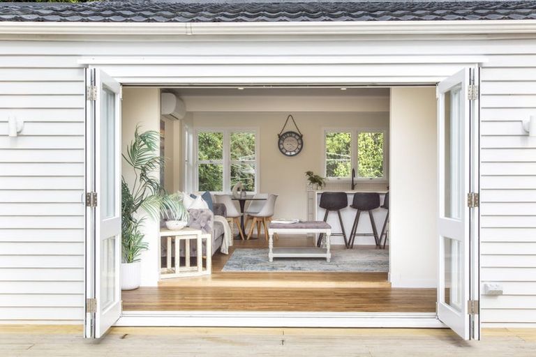 Photo of property in 54 St Leonards Road, Kelston, Auckland, 0602