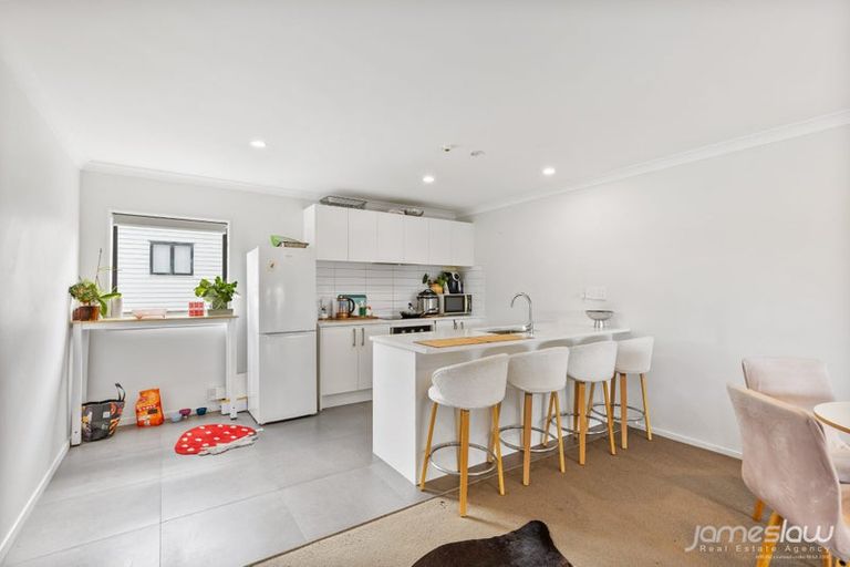 Photo of property in 9/46 Carlos Drive, Flat Bush, Auckland, 2016