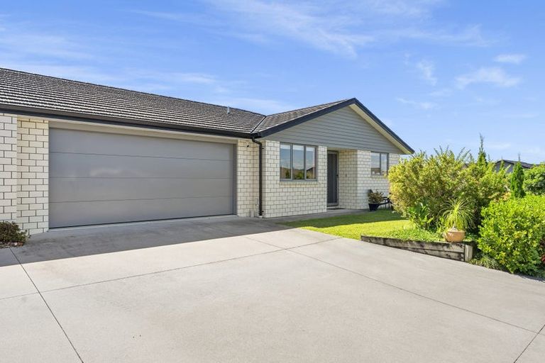 Photo of property in Waterview Estate, 1/4 Greystone Place, Omokoroa, 3114