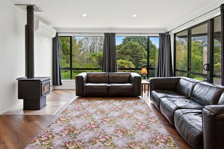 Photo of property in 17 Terry Smyth Drive, Kumeu, 0892