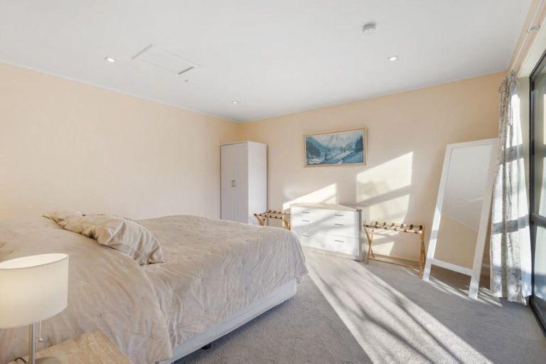 Photo of property in 21 Heuchan Lane, Wanaka, 9305