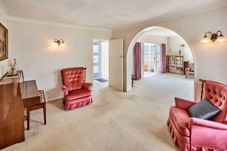 Photo of property in 350 Main Road, Tawa, Wellington, 5028