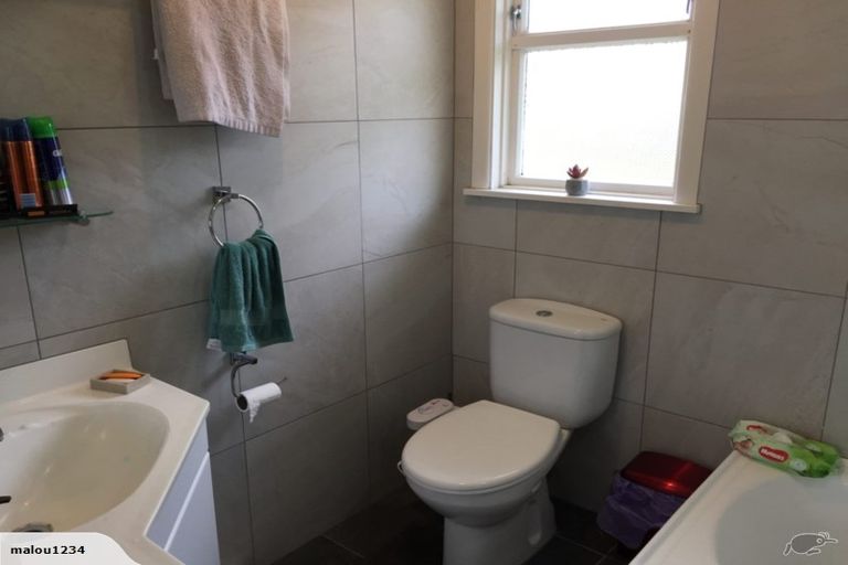 Photo of property in 11 Lynda Avenue, Paparangi, Wellington, 6037