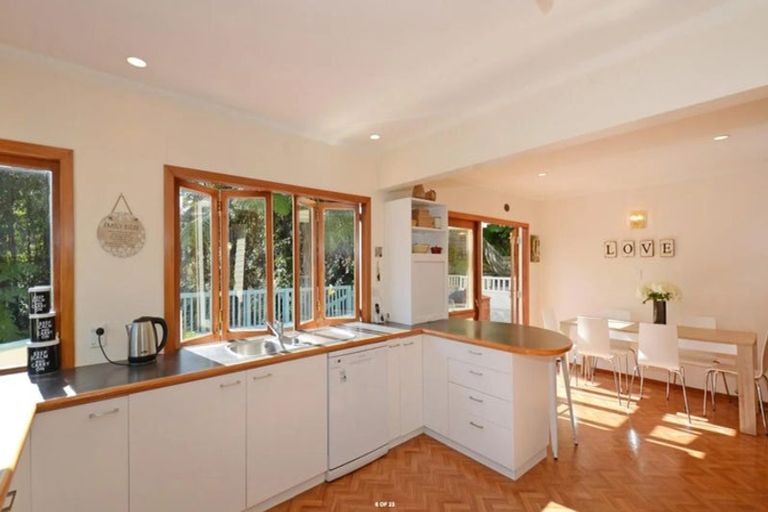 Photo of property in 5 Tiniroa Grove, Silverstream, Upper Hutt, 5019