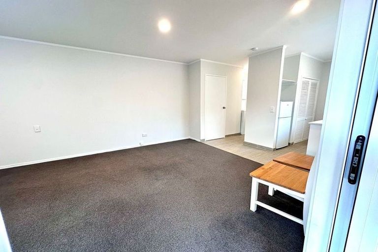 Photo of property in 1a Kiwi Esplanade, Mangere Bridge, Auckland, 2022
