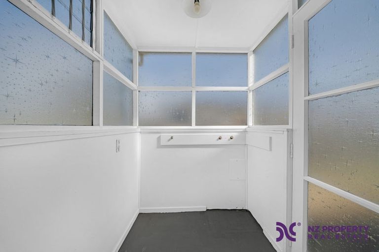 Photo of property in 2/17 Jenelin Road, Glendene, Auckland, 0602