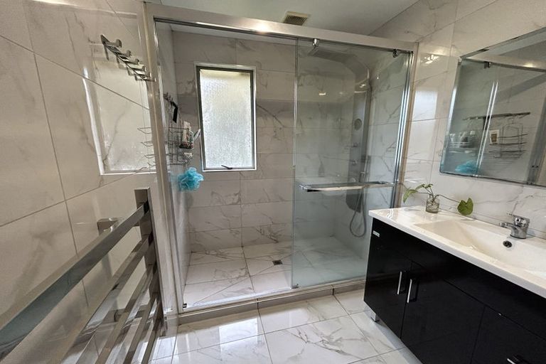 Photo of property in 13b Miriam Corban Heights, Henderson, Auckland, 0612