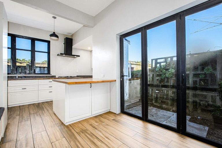 Photo of property in 15 Connaught Terrace, Brooklyn, Wellington, 6021