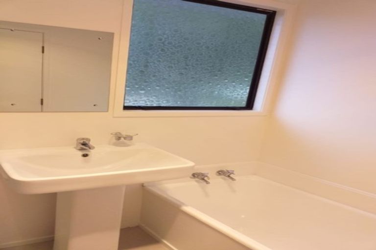 Photo of property in 74 Lynn Road, Bayview, Auckland, 0629