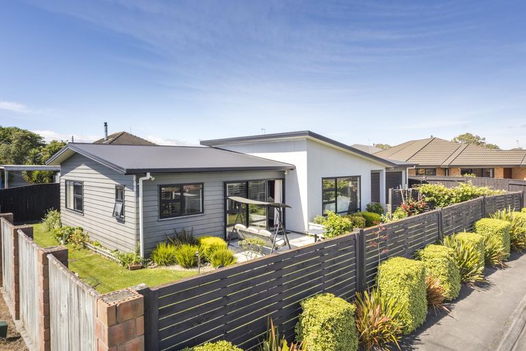 Photo of property in 1 Angelina Way, Kelvin Grove, Palmerston North, 4414