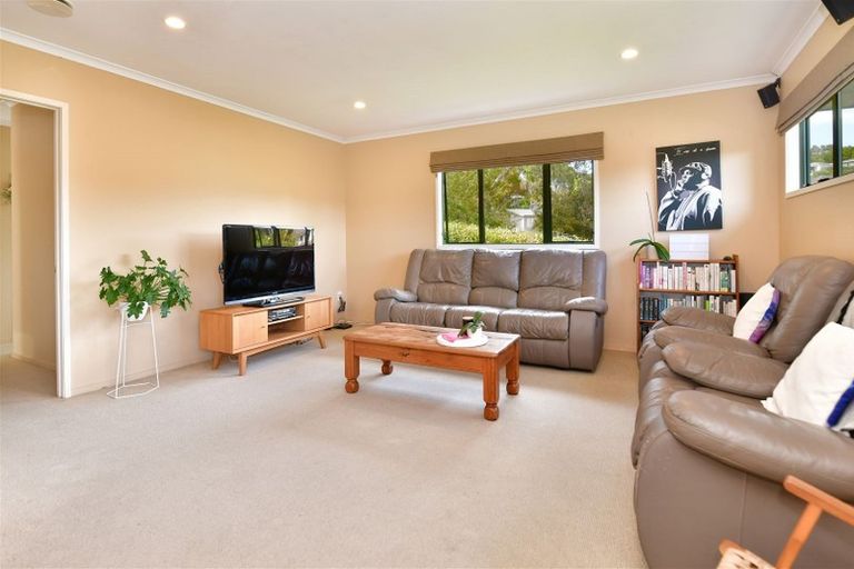 Photo of property in 33a Kia Ora Road, Beach Haven, Auckland, 0626