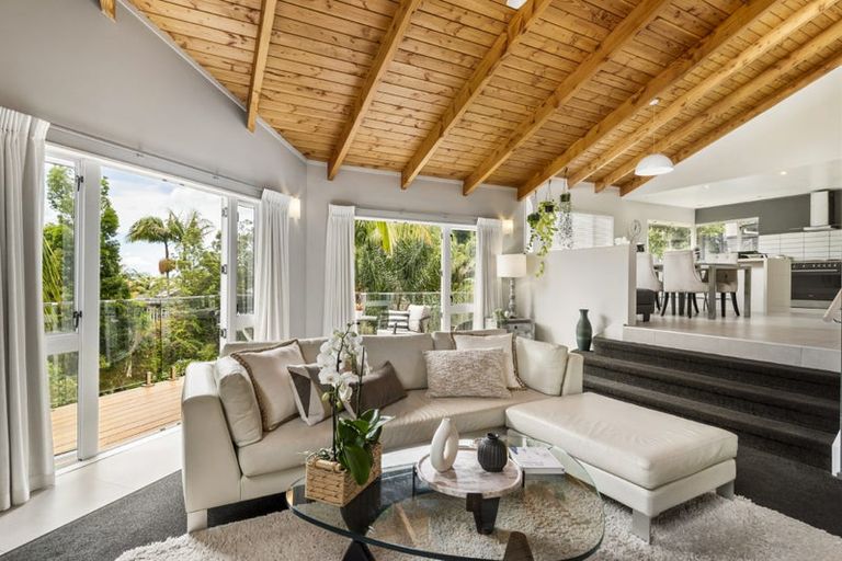 Photo of property in 2/12a Mcdowell Crescent, Hillcrest, Auckland, 0627