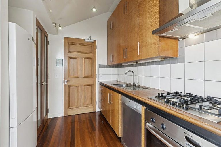 Photo of property in 195 The Terrace, Wellington Central, Wellington, 6011