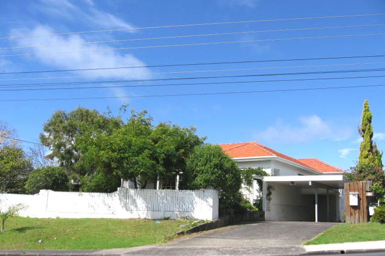 Photo of property in 2/857 Beach Road, Waiake, Auckland, 0630