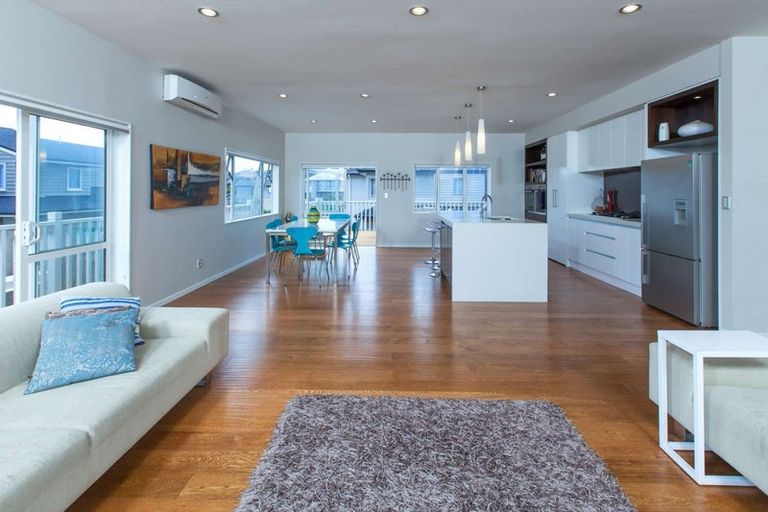 Photo of property in 12 Mural Place, Greenhithe, Auckland, 0632