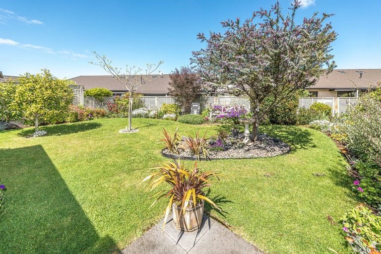 Photo of property in Caversham Park, 2/33 Caversham Road, Westmere, Whanganui, 4501