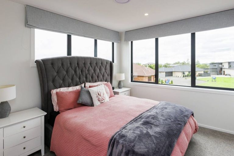 Photo of property in 18 Silkwood Place, Fitzherbert, Palmerston North, 4410