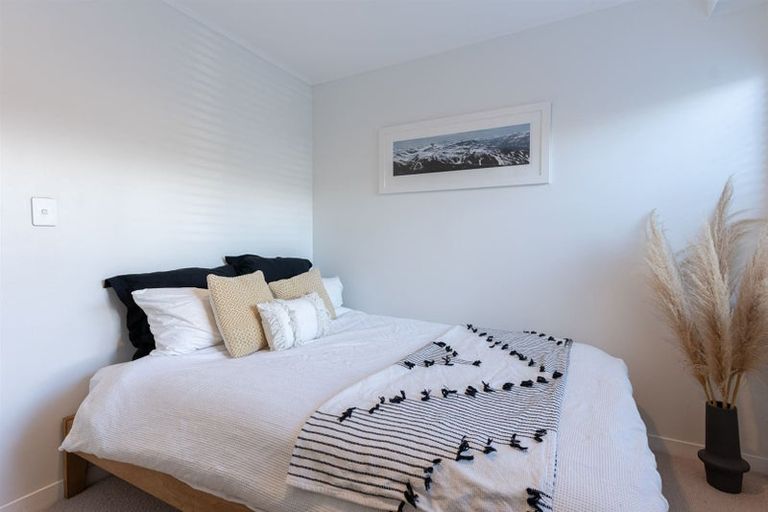 Photo of property in 1/45 Unsworth Drive, Unsworth Heights, Auckland, 0632