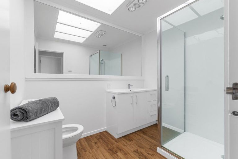 Photo of property in 22 Kingswood Street, Takaro, Palmerston North, 4412