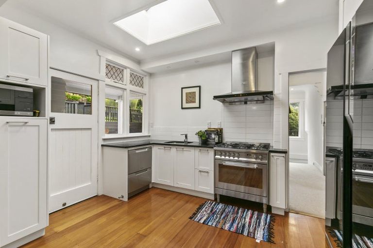 Photo of property in 30 Izard Road, Khandallah, Wellington, 6035