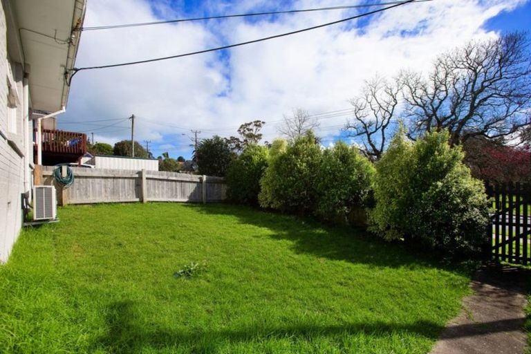 Photo of property in 1/34 Ocean View Road, Northcote, Auckland, 0627