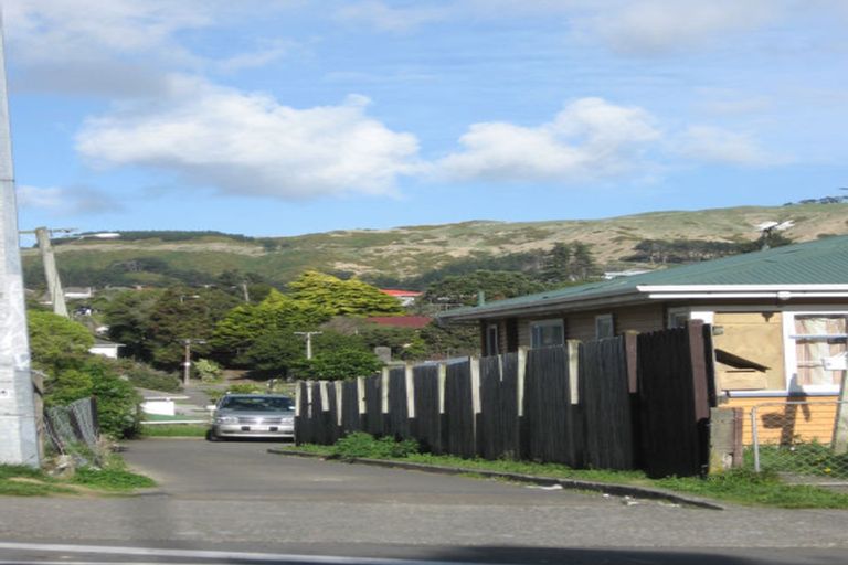 Photo of property in 186 Mungavin Avenue, Cannons Creek, Porirua, 5024