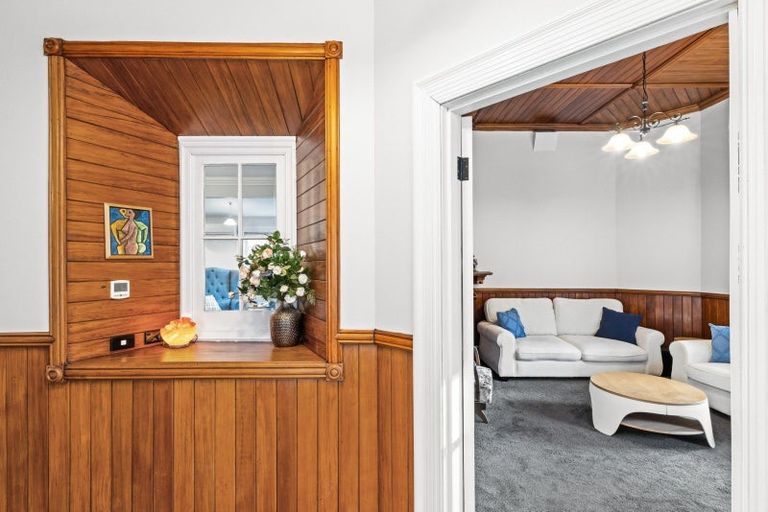 Photo of property in 32 Milton Road, Bluff Hill, Napier, 4110