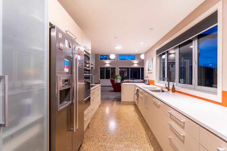 Photo of property in 14 Highgrove, Saint Clair, Dunedin, 9012