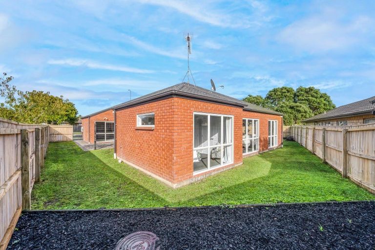 Photo of property in 6 Shrule Place, East Tamaki, Auckland, 2013