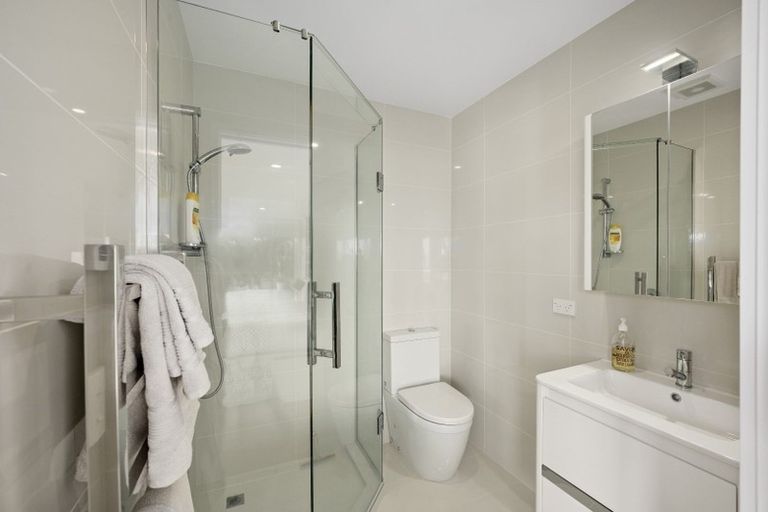 Photo of property in 30a Tizard Road, Birkenhead, Auckland, 0626